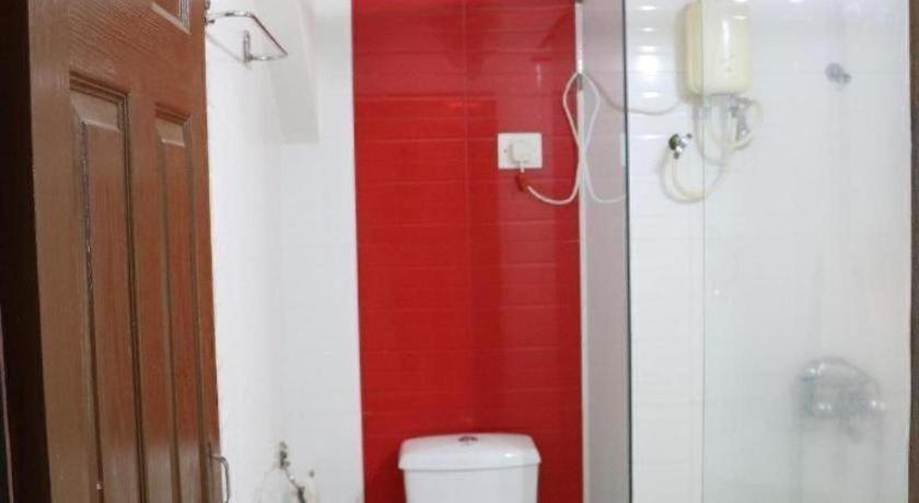 Bathroom 4, GT Boutique Resort, North Goa