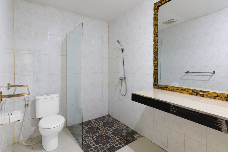 Bathroom 4, Collection O near Pantai Nusadua formerl, Badung