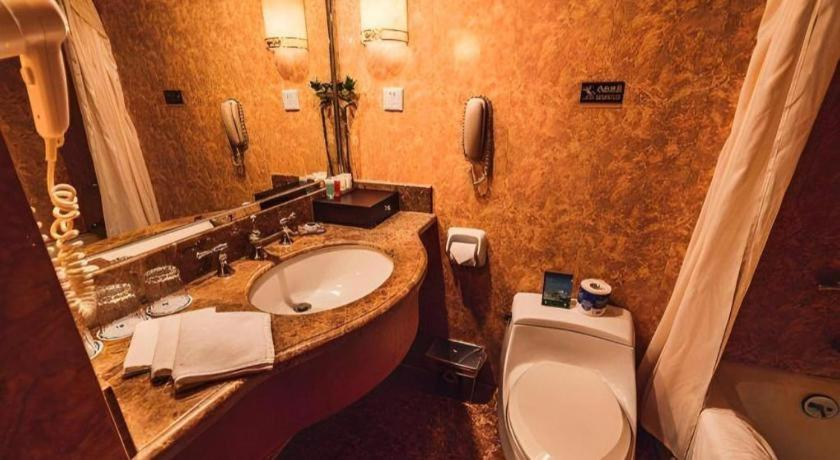 Bathroom 4, Pacific Hotel, Shanghai