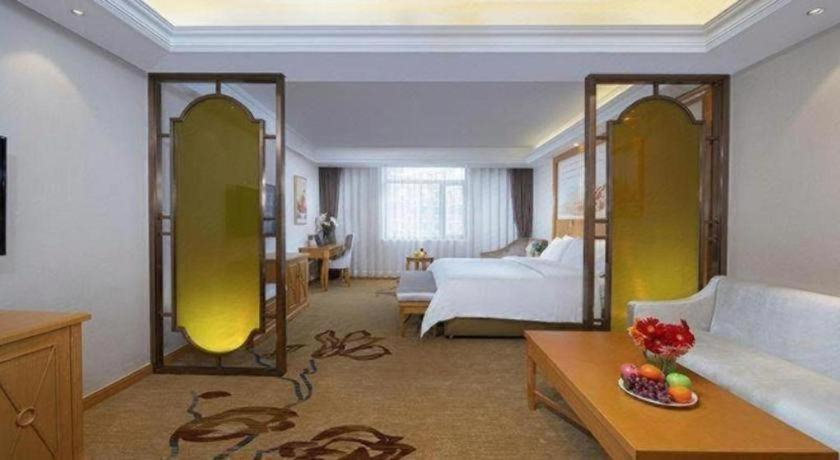 Bedroom 2, Vienna Hotel Jilin Dunhua High-Speed Railway Station, Yanbian Korean