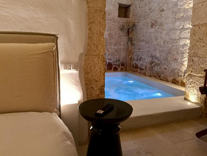 Pool 5, Masseria Camerlengo, Bari