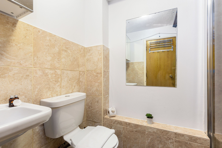 Bathroom 4, The Bridge Flats, London