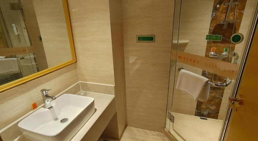 Bathroom 3, Vienna Hotel Guangxi Guilin Yongfu Station, Guilin