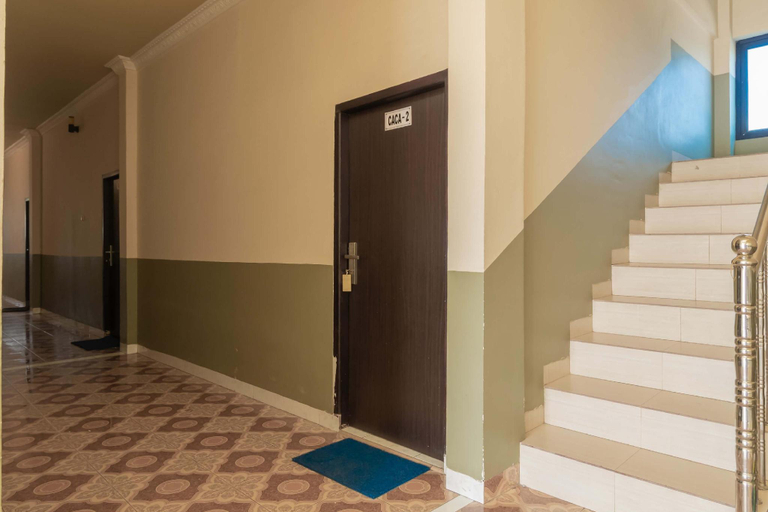 Public Area 3, Urbanview Hotel Nugraha Palembang by RedDoorz, Palembang