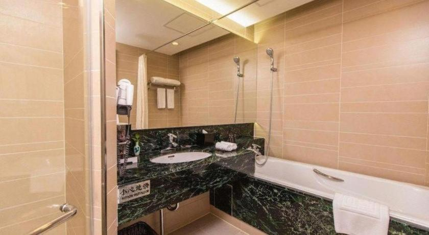 Bathroom 4, Broadcasting Tower Beijing Hotel, Beijing