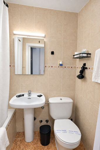 Bathroom 4, Hostal Prado, Madrid