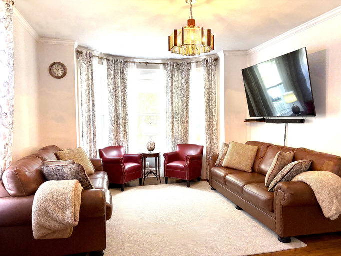 Primary image, Charming Victorian Duplex 4br Sleeps 10 3 Bedroom Home, Niagara