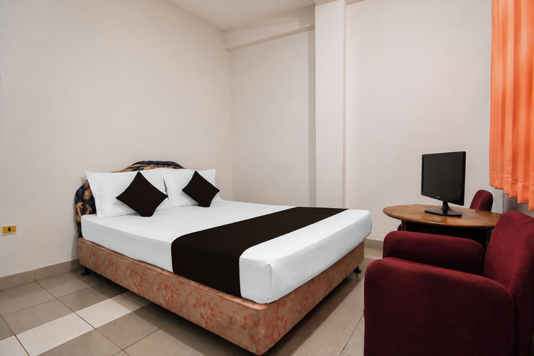 Room 2, Hotel O near RS Awal Bros Sudirman, Pekanbaru