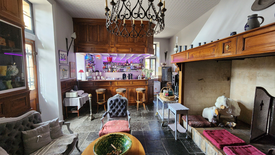 Bar (on property), Chateau d'Urbilhac, Ardèche