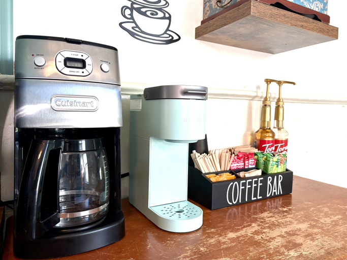 Coffee and/or coffee maker, Charming Victorian Duplex 4br Sleeps 10 3 Bedroom Home, Niagara