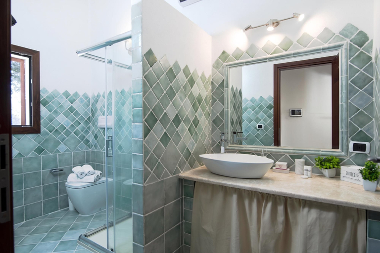 Bathroom 5, La Suara Manna, Olbia-Tempio