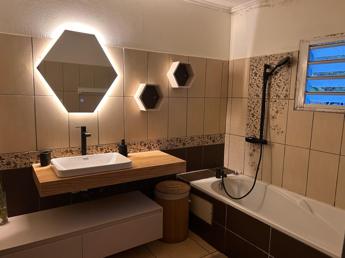 Bathroom, Au coeur de la Cascade Biberon, La Plaine-des-Palmistes