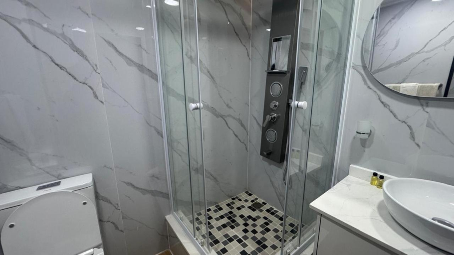 Bathroom 2, Hotel Royal Residencial, Maputo