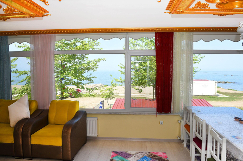 Others 2, Seaside House, Merkez