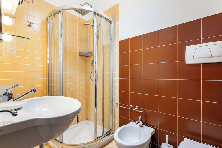 Bathroom 3, Helios Home, Bari