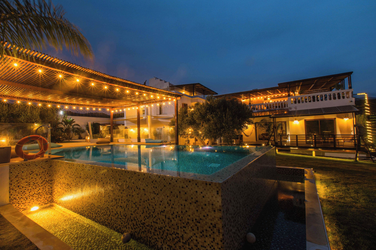 Exterior & Views