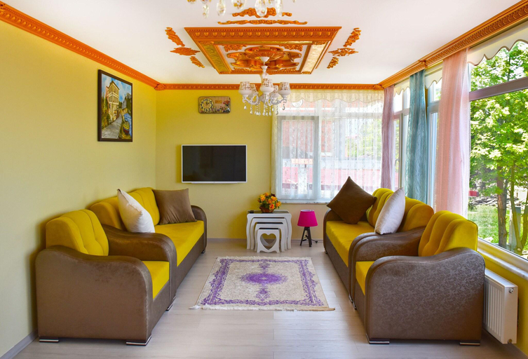 Others 4, Seaside House, Merkez
