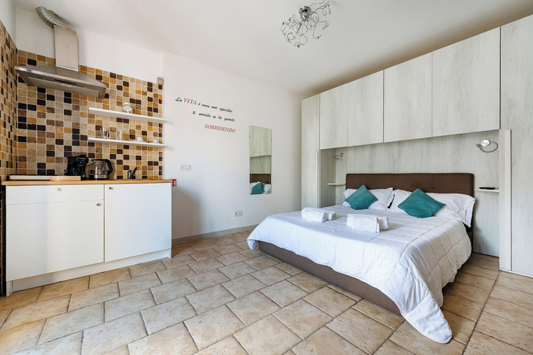 Private kitchenette, Helios Home, Bari