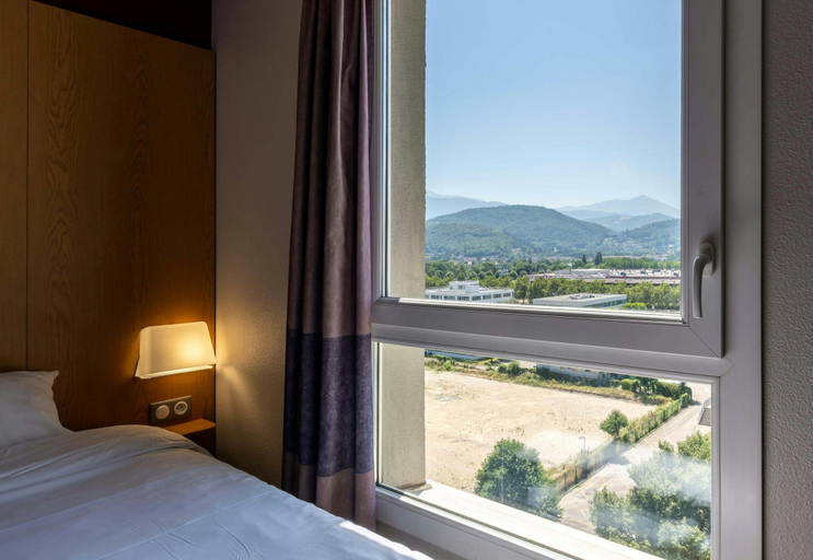 Bedroom 3, B&B Hotel Grenoble Centre Alpexpo, Isère