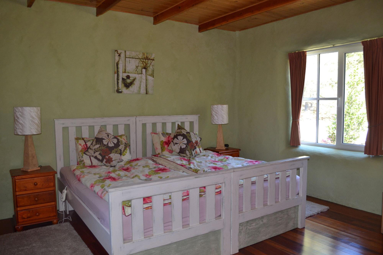 Bedroom 2, Whispering Spirit Holiday Cottages, Huon Valley