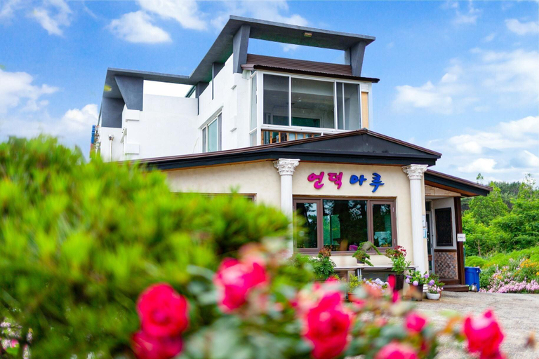 Exterior & Views, Gangneung Undukmaru Pension, Gangneung