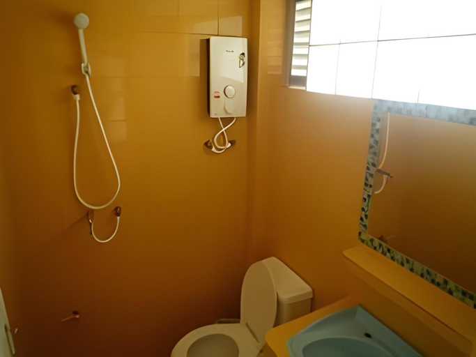 Bathroom 5, Mekwilai Hotel, Muang Tak