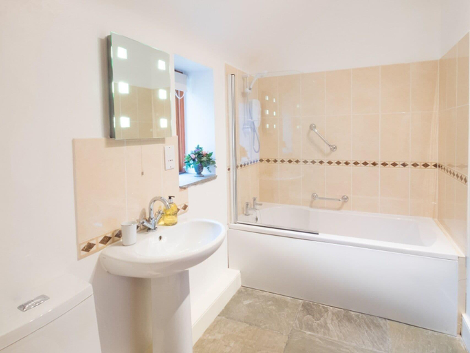 Bathroom 5, Pear Tree Cottages, Somerset