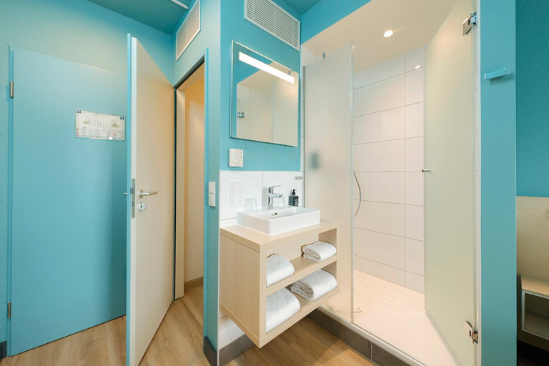 Bathroom 2, Ibis budget Hannover Hbf, Region Hannover