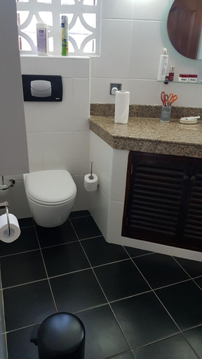 Bathroom 5, Madiba 2 Cottage, Msambweni