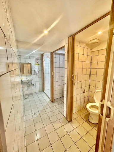Bathroom 4, The Courtyard Hotel Pasay, Pasay City