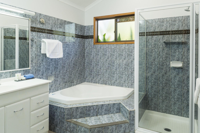 Bathroom 4, Big4 Cairns Coconut, Cairns