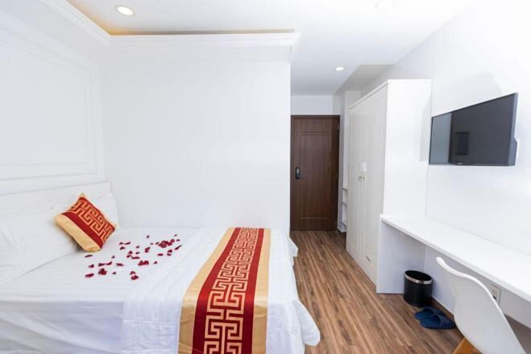 Room 4, Phu Gia Hotel 99-101 Him Lam, District 7