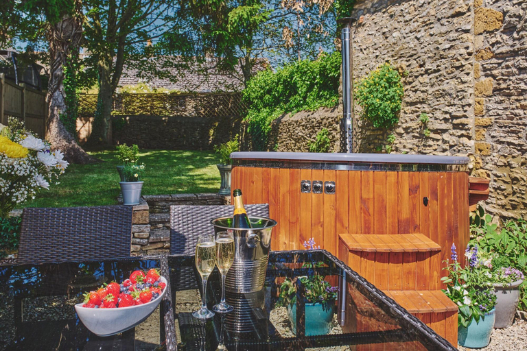 Food & Drinks 5, Coniston House, Gloucestershire