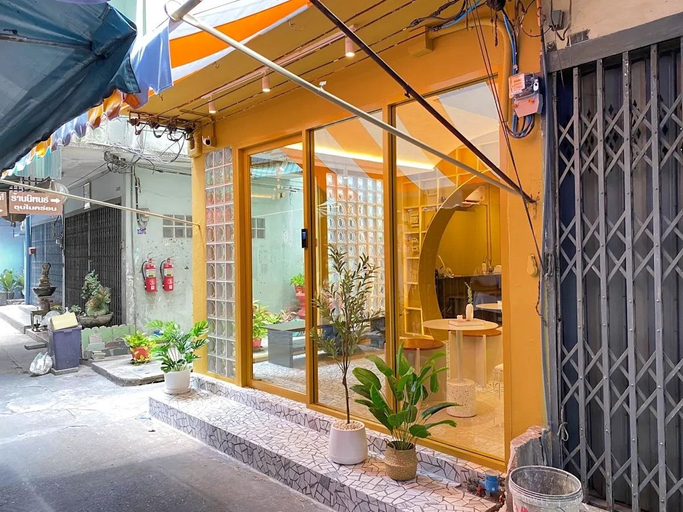 Exterior & Views 2, Au Luna Bangkok Hostel, Phra Nakhon