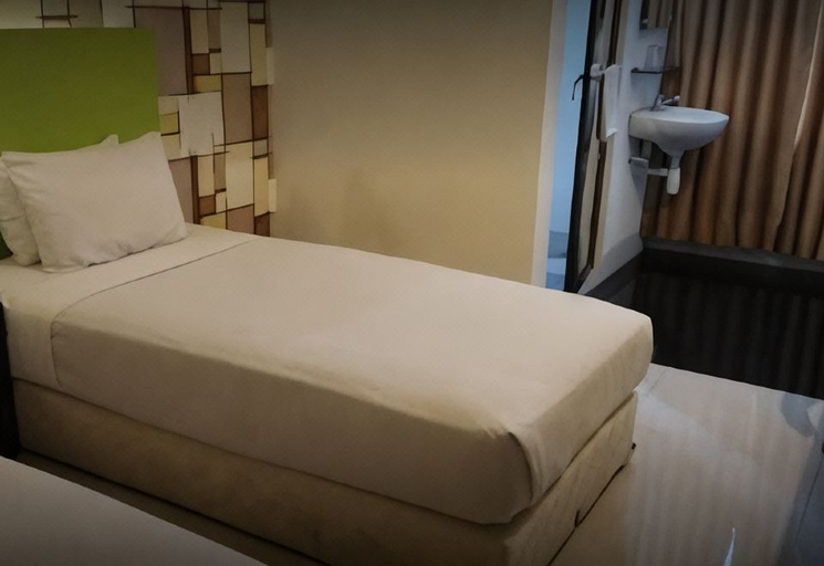 Bedroom 2, Hotel Bali, Madiun