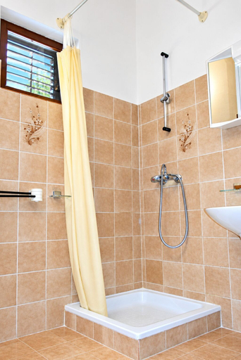 Bathroom 3, Maris - Next to the Beach - A1, Karlobag