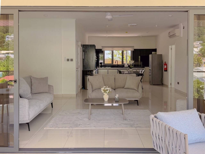 Living area 3, Cove Holiday Apartments