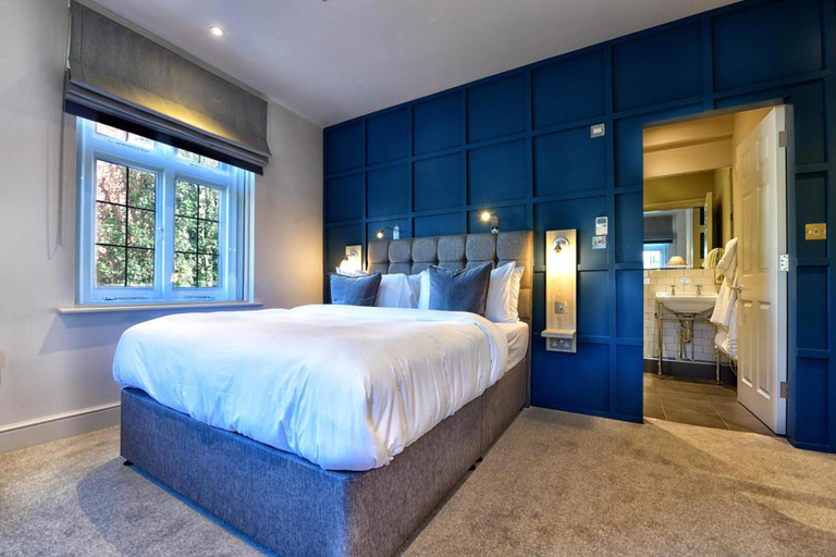 Bedroom 2, The Bridge Pub & Rooms, London