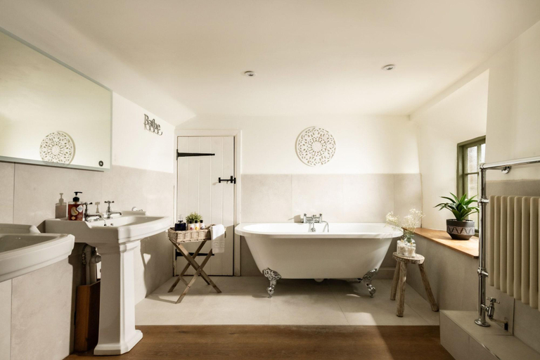 Bathroom 3, Coniston House, Gloucestershire