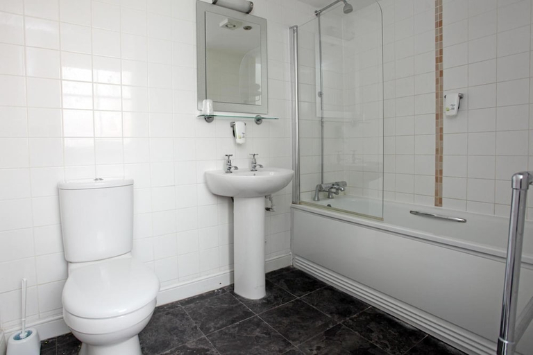 Bathroom 3, White Hart, Andover by Marston's Inns, Hampshire