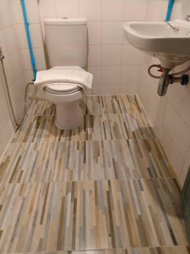 Bathroom 3, M Place, Phan
