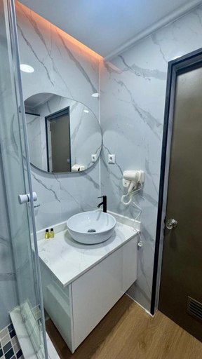 Bathroom 3, Hotel Royal Residencial, Maputo