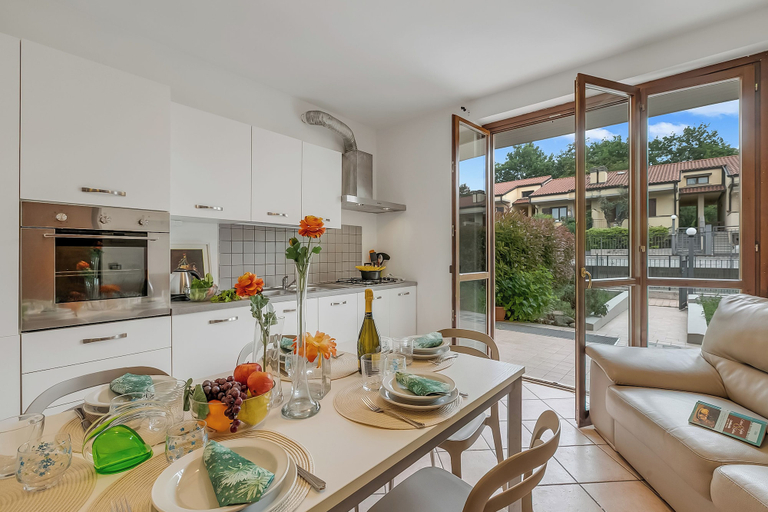 Private kitchen, Juliette House: Shared Pool & Relax, Brescia
