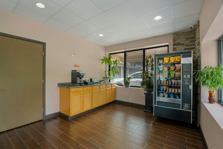Public Area 2, Red Carpet Inn and Suites - Hammonton West/Winslow Township, Atlantic