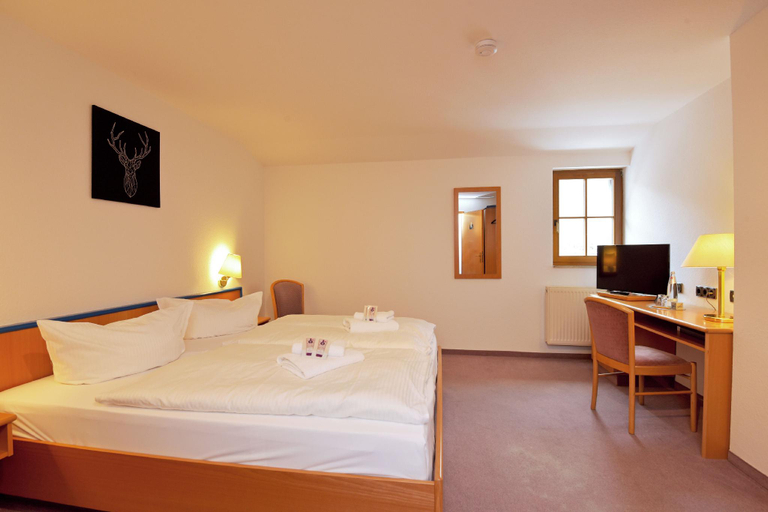 Bedroom 4, Landhotel Der Distelhof mit Scheunencafé, Schmalkalden-Meiningen