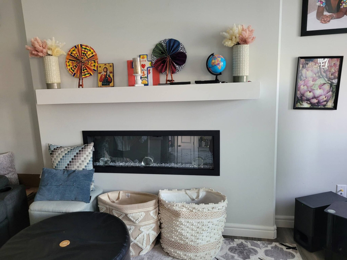 Living room 5, Room-charming Home in North Edmonton, Division No. 11