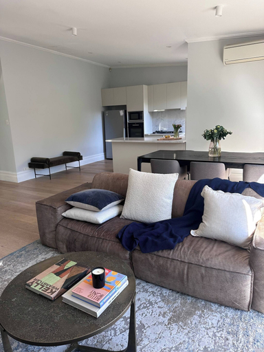 Living room 4, Brighton Designer Retreat Walk to Beach & Cafes, Melbourne