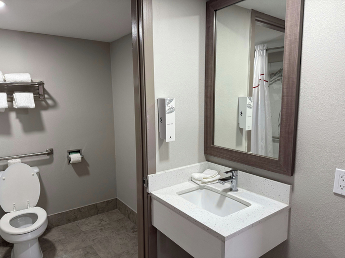 Bathroom 5, Red Roof Inn Sherman, Grayson