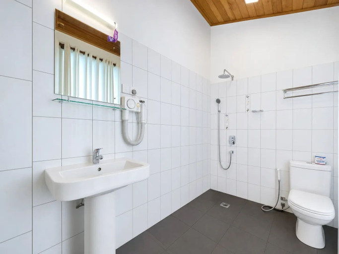 Bathroom 4, Forest Edge, Ambagamuwa