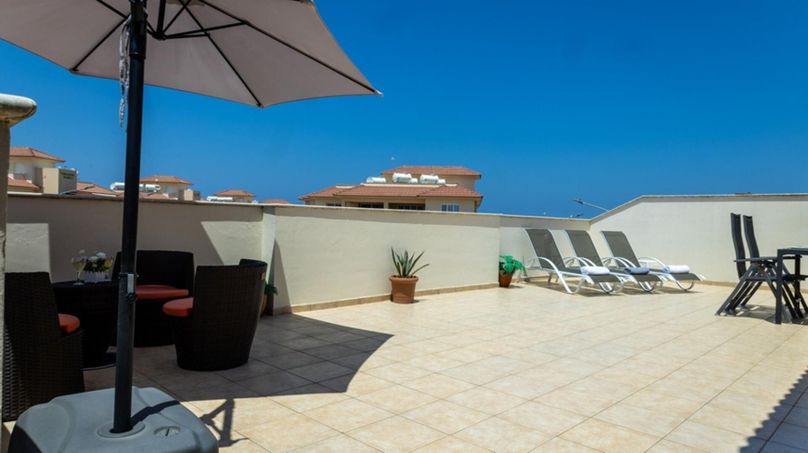 Terrace/patio 4, Penthouse Apartment Sleeps 4 - Sea Views, Pool